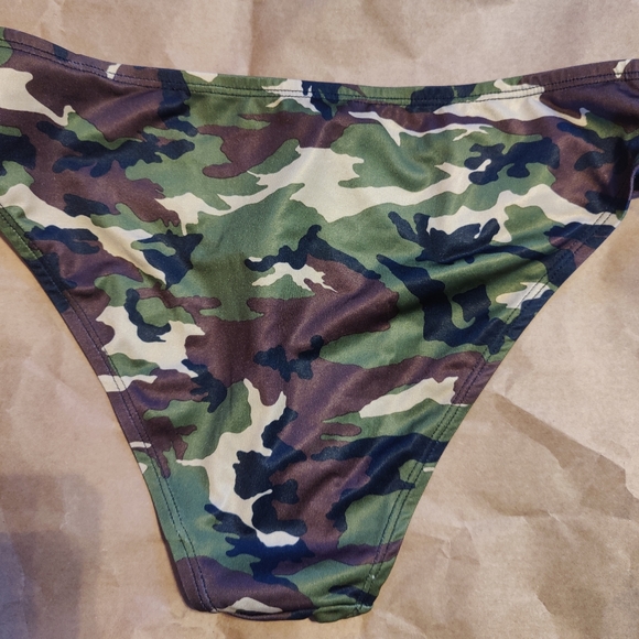 Women's large Camo bikini - Picture 3 of 5